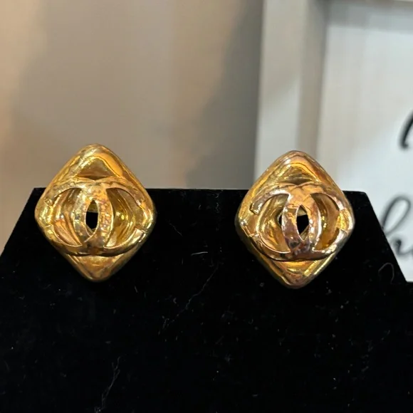 Chanel Vintage Coco Mark gold plated diamond motif Clip on Earrings - Picture 1 of 7